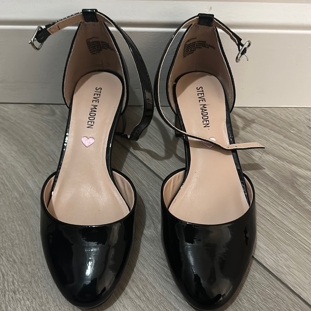 Worn Once. Youth Girls Steve Madden Mary Jane black patent leather heels. Size2